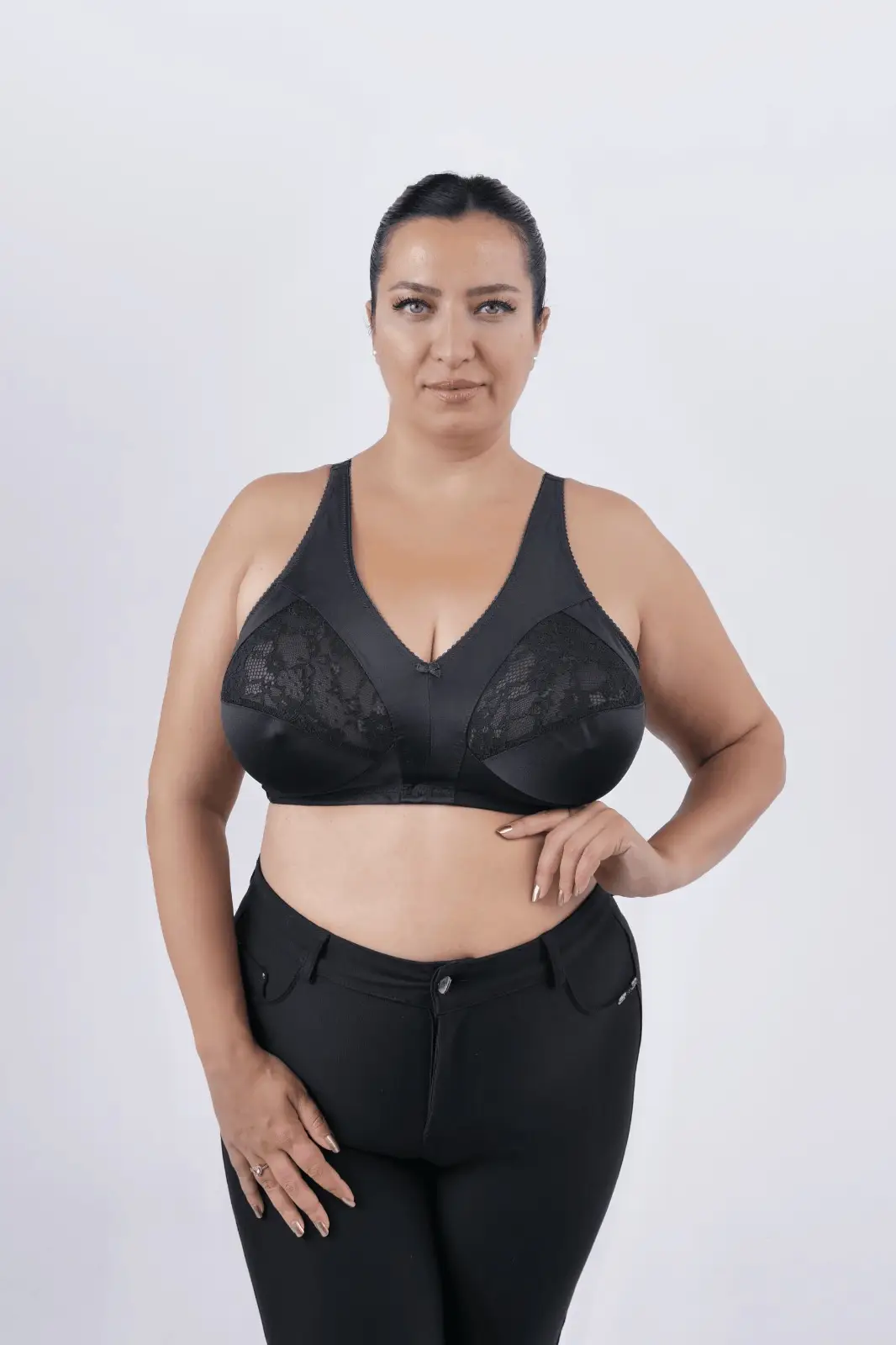 Büyük Beden Kadın Dantelli Balensiz Dolgusuz Pedsiz Ayarlanabilir Askılı Esnek Sütyen Eros